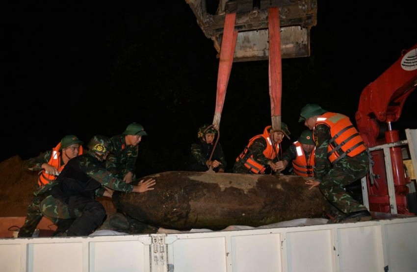 Hai quả bom sẽ được di dời và hủy nổ tại trường Bắn Cấm Sơn.