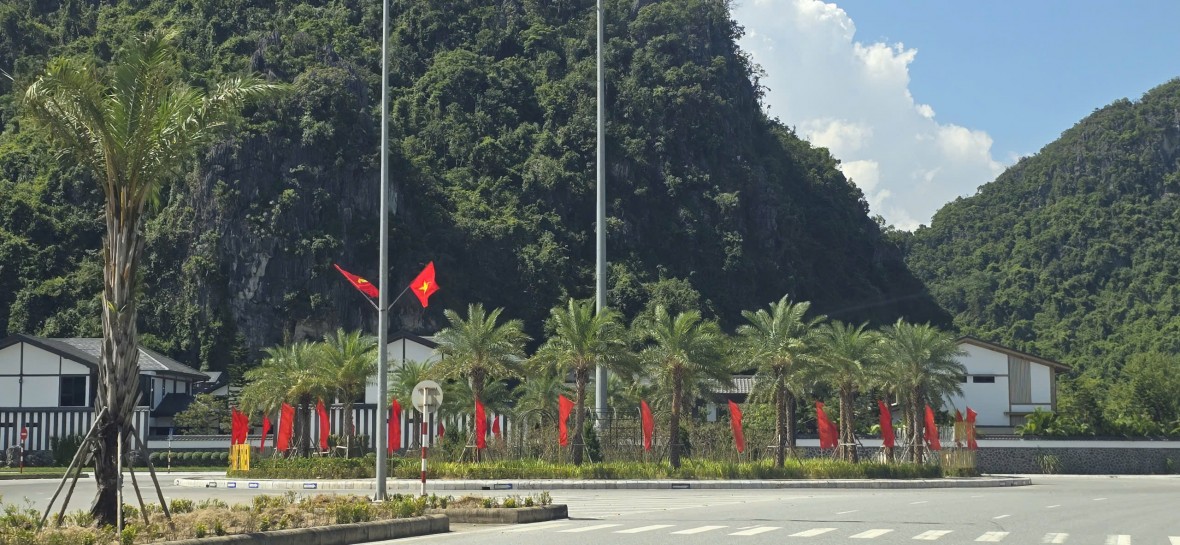 Cờ hoa rợp trời, Quảng Ninh tưng bừng khí thế trước thềm Đại hội XVI Đảng bộ tỉnh