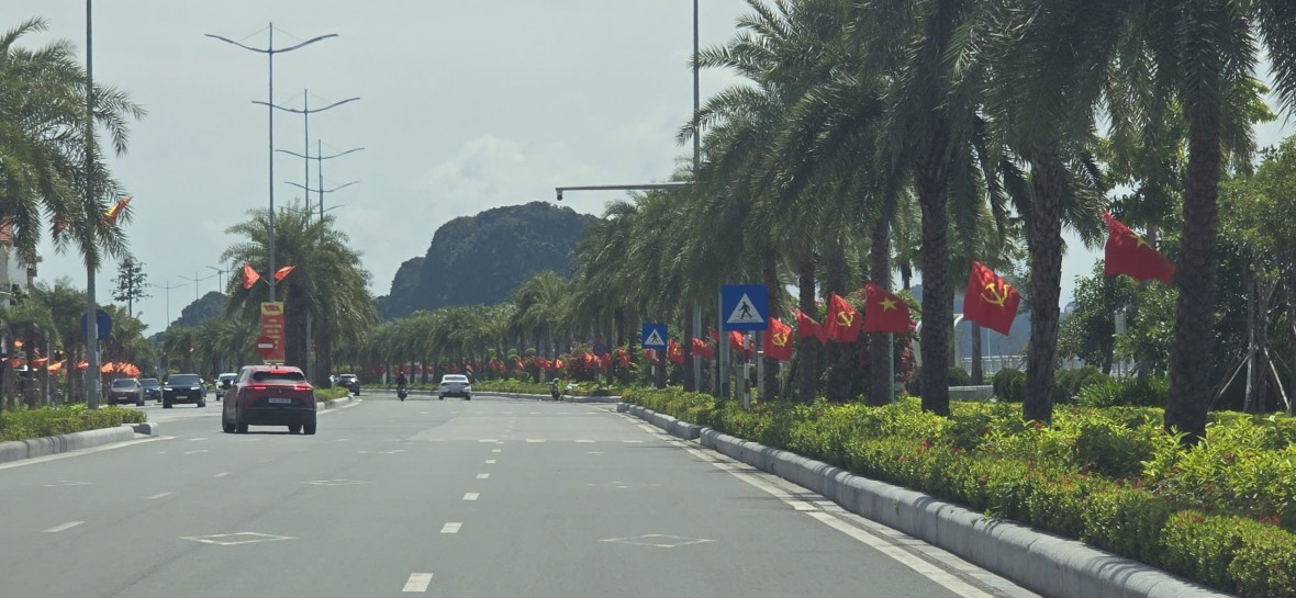 Cờ hoa rợp trời, Quảng Ninh tưng bừng khí thế trước thềm Đại hội XVI Đảng bộ tỉnh