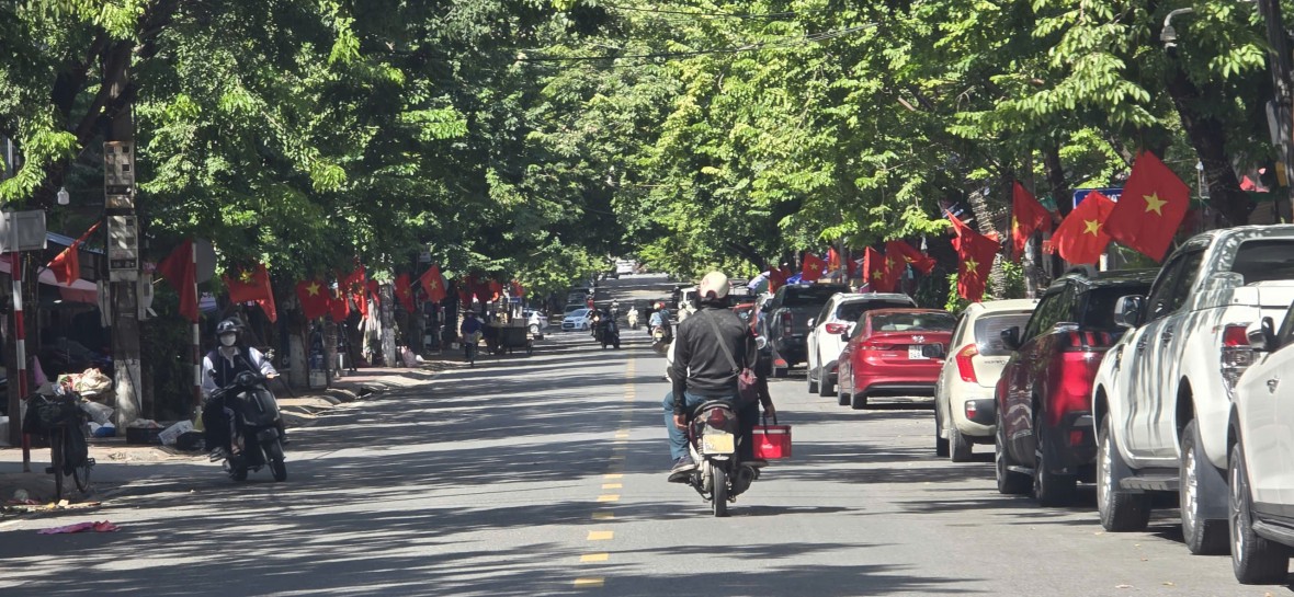 Cờ hoa rợp trời, Quảng Ninh tưng bừng khí thế trước thềm Đại hội XVI Đảng bộ tỉnh