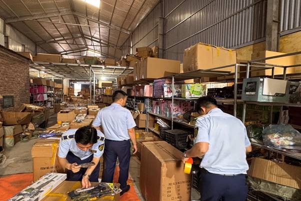 Phát hiện, tạm giữ hơn 3.000 sản phẩm đồ chơi trẻ em nhập lậu, không rõ nguồn gốc