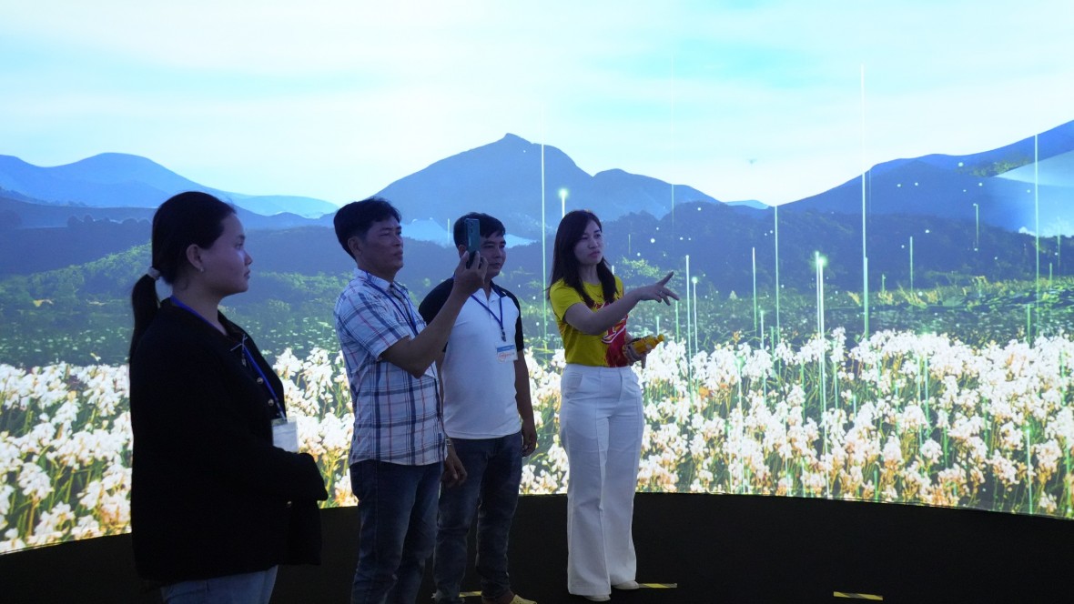 Chị Trang cùng người thân trải nghiệm các dịch vụ, sản phẩm khó quên tại Number 1.