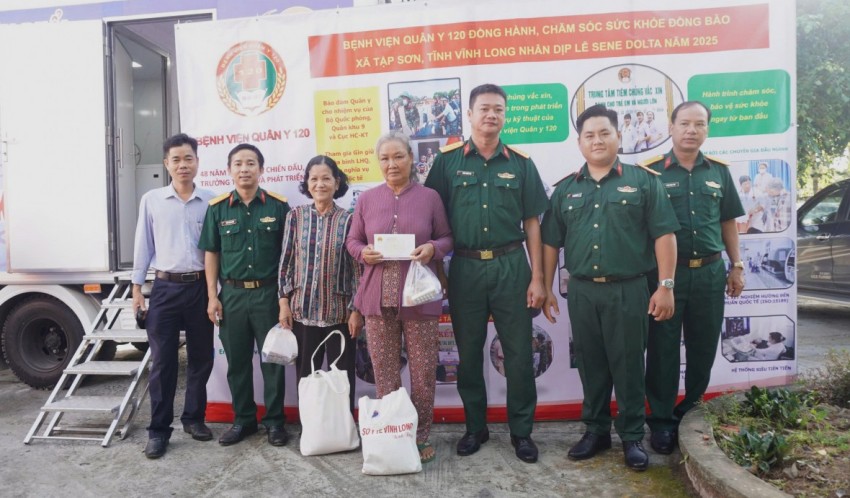 Bệnh viện Quân y 120 khám bệnh, cấp thuốc, tặng quà cho Nhân dân dịp Lễ Sen Đôn-ta 2025