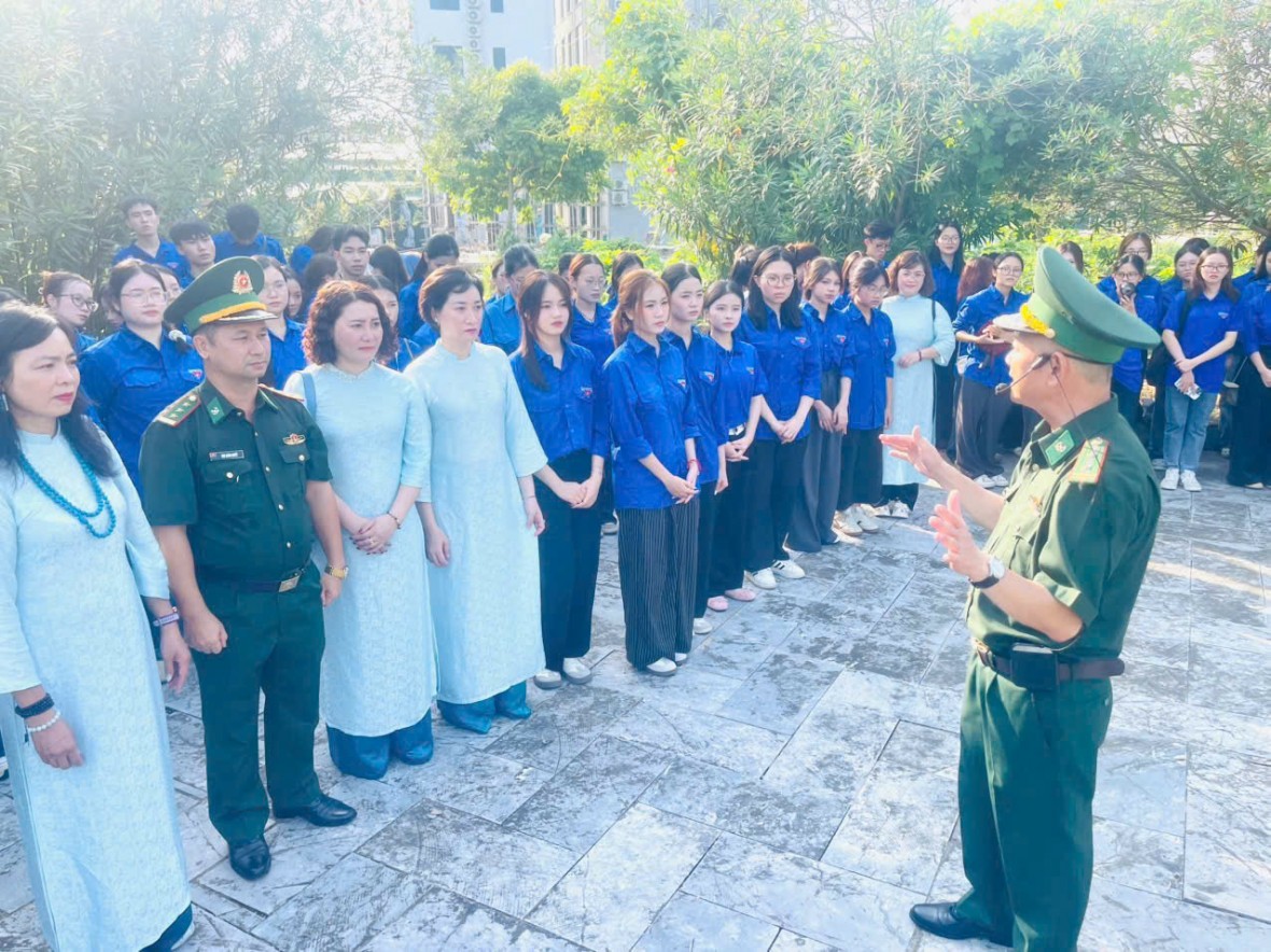 “Tiết học biên cương” ở Quảng Ninh truyền lửa yêu nước nơi cột mốc 1368