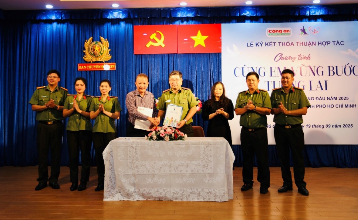 Chương trình “Cùng em vững bước tương lai” do Tân Hiệp Phát phối hợp với Ban Chuyên đề Công An TP.HCM triển khai trong 12 năm (2025-2037) với tổng kinh phí hơn 9 tỷ đồng.
