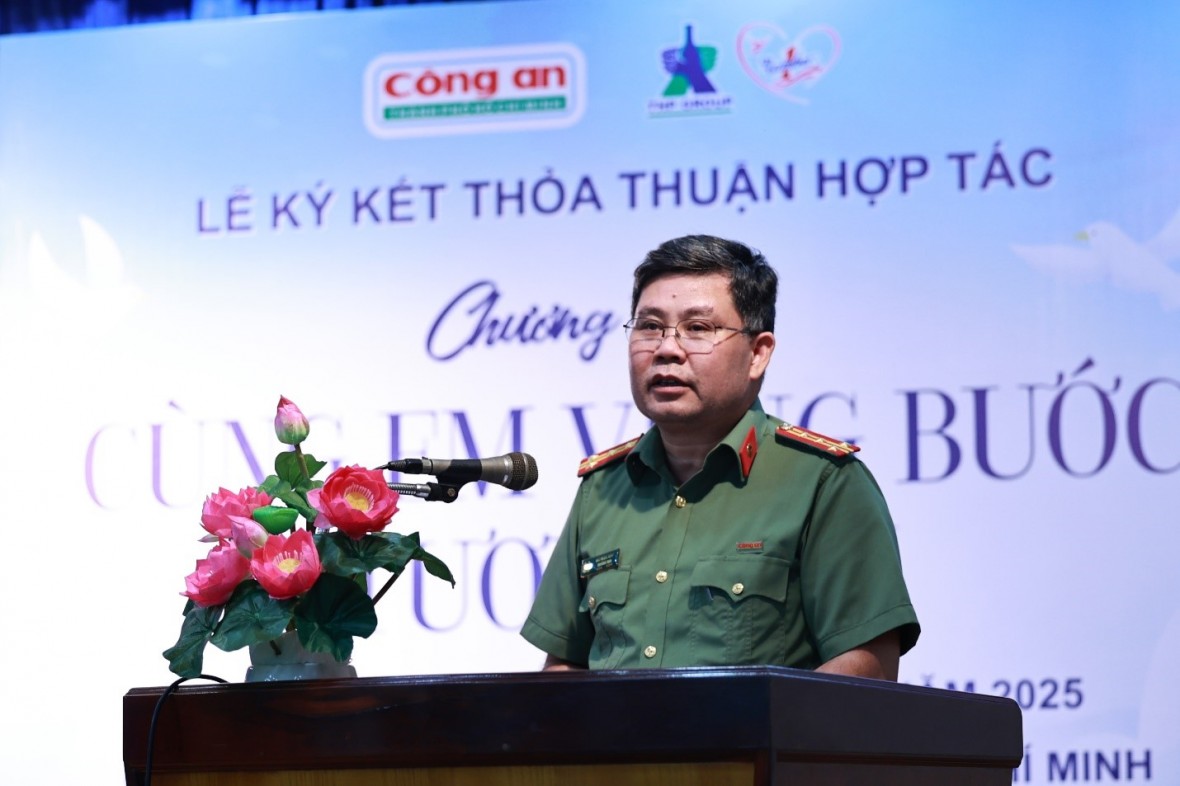 Đại tá Bùi Ngọc Giáp, Trưởng Ban Chuyên đề Công an TPHCM phát biểu tại lễ ký kết.