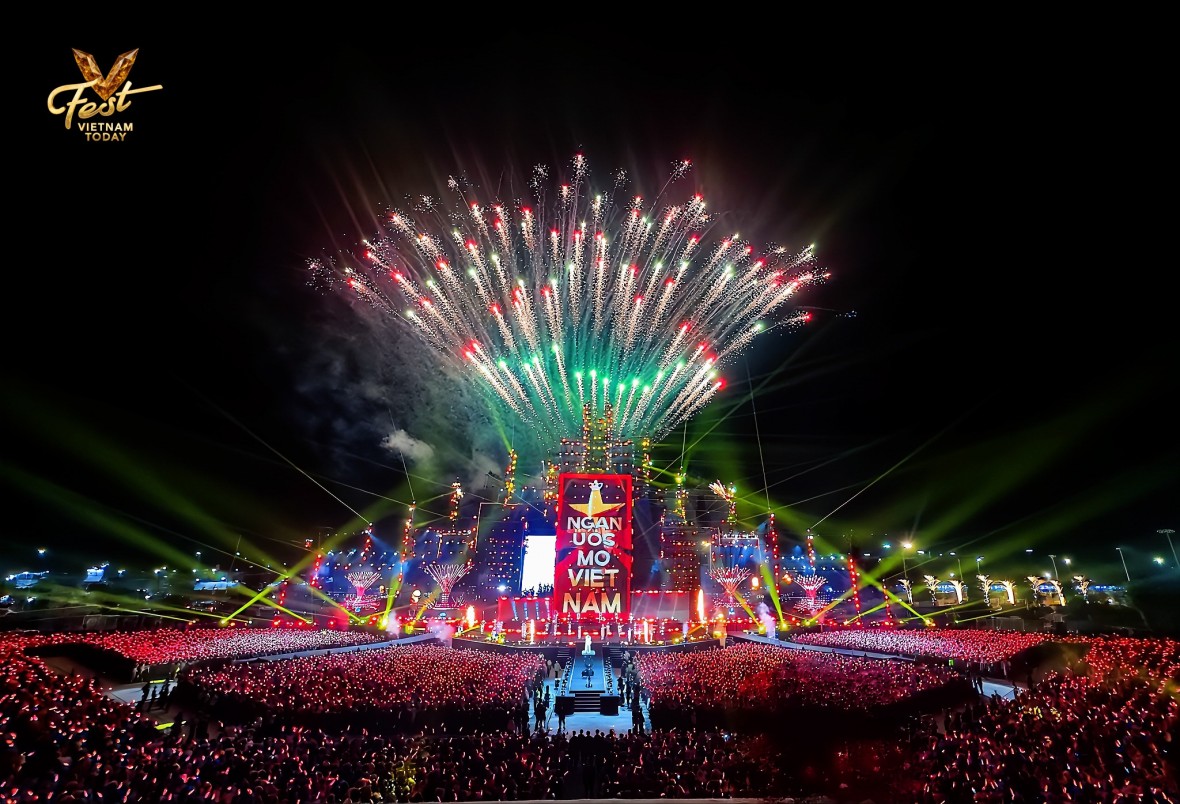 Sân khấu hoành tráng của V Fest - Vietnam Today tối  ngày 20.9