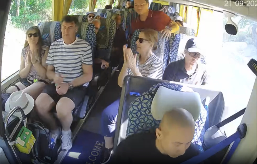 Xử lý tình huống “thót tim” ở Tuyên Quang, tài xế được khách Tây vỗ tay tán thưởng