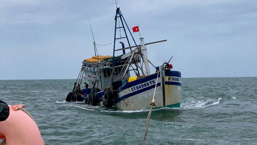 BĐBP TP Cần Thơ cứu nạn thành công phương tiện cùng 6 thuyền viên vào bờ an toàn