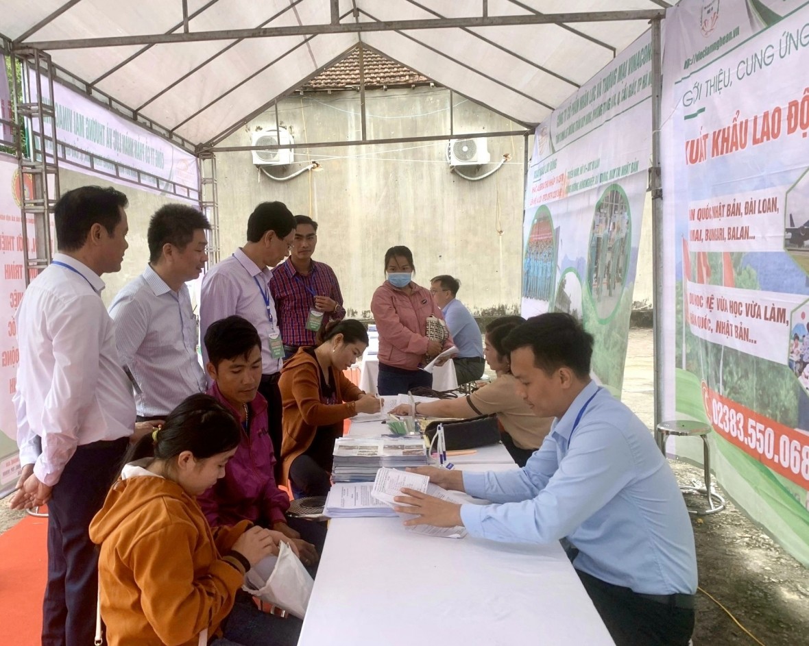 Nhiều lao động được tư vấn, giải quyết việc làm.