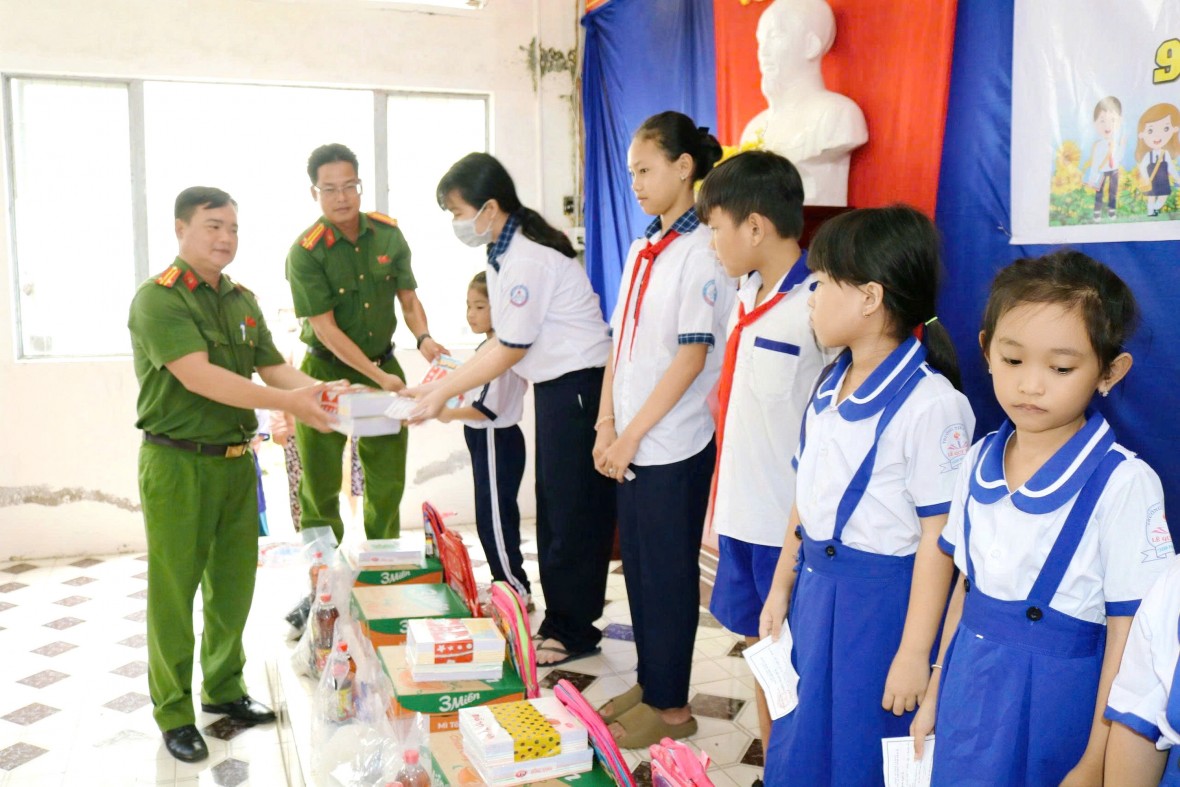 Cà Mau: Mô hình dân vận khéo “Trái tim nhỏ” lan tỏa yêu thương từ không gian mạng