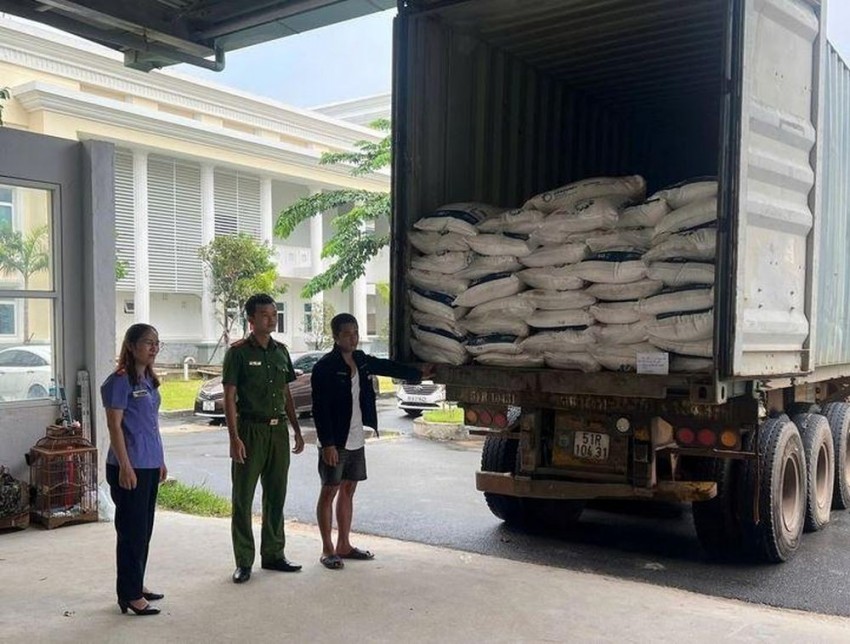 Khởi tố, bắt giữ tài xế chở 40 tấn đường cát lậu nhập từ nước ngoài