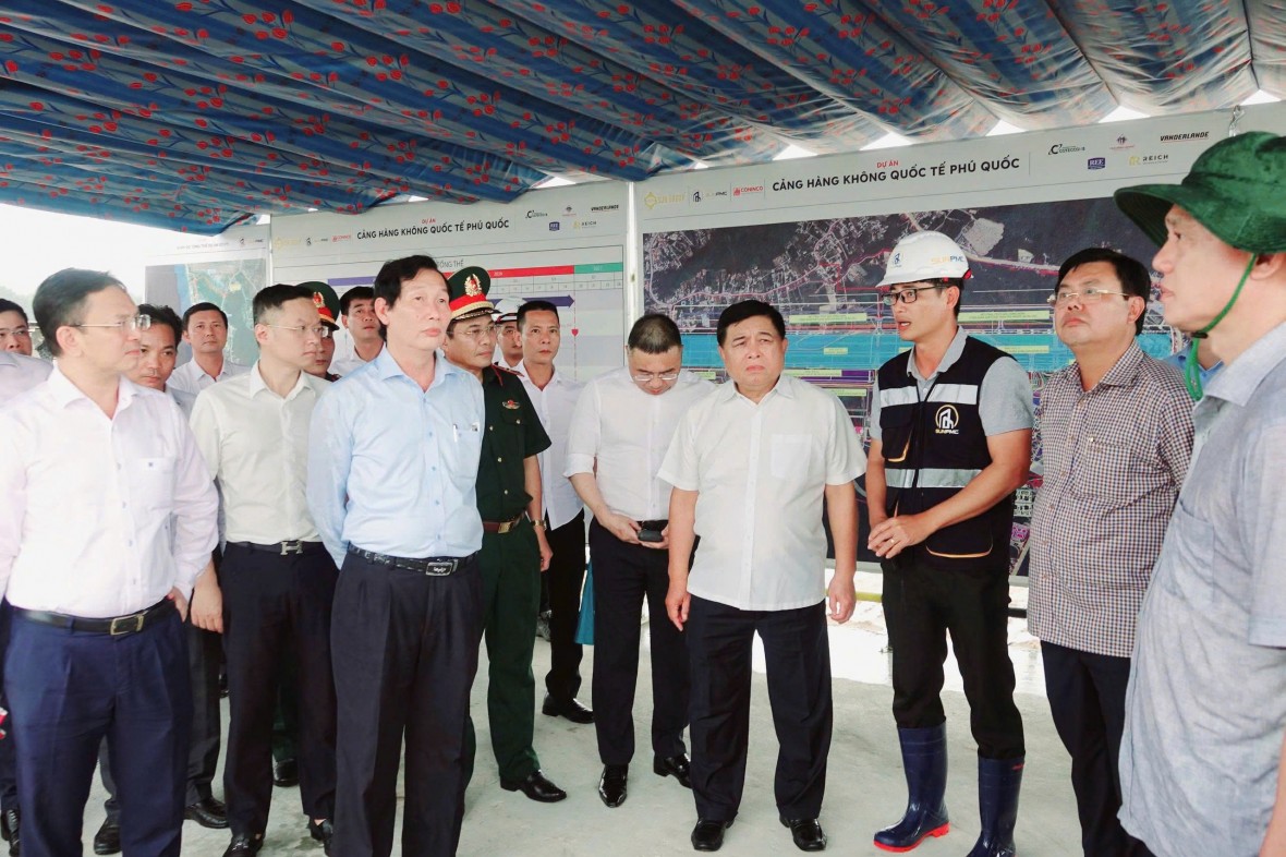 Phó Thủ tướng Nguyễn Chí Dũng kiểm tra tiến độ triển khai các dự án phục vụ APEC tại Phú Quốc Phó Thủ tướng Nguyễn Chí Dũng kiểm tra tiến độ triển khai các dự án phục vụ APEC tại Phú Quốc