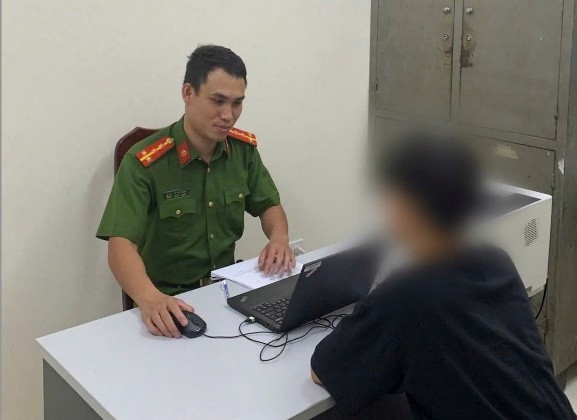 Công an phường Phú Lương giải cứu nam sinh viên khỏi bẫy “bắt cóc online”.