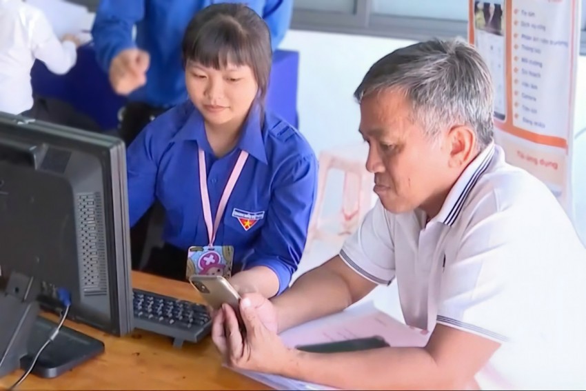 Phong trào “Bình dân học vụ số” giúp người dân hình thành năng lực công dân số, chủ động khai thác, sử dụng hiệu quả các nền tảng số của Nhà nước và xã hội. Phong trào “Bình dân học vụ số” giúp người dân hình thành năng lực công dân số, chủ động khai thác, sử dụng hiệu quả các nền tảng số của Nhà nước và xã hội.