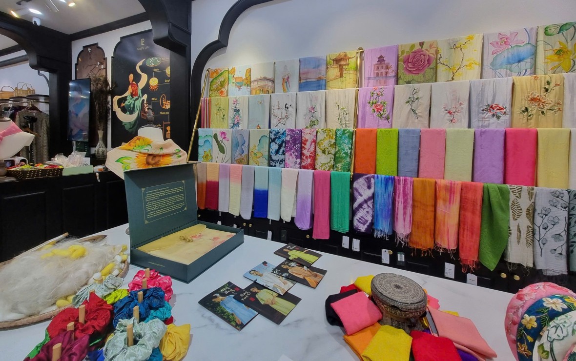 Về với xứ lụa Vạn Phúc...