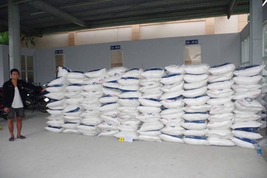 Bắt giữ đối tượng vận chuyển trái phép 40 tấn đường cát qua biên giới Bắt giữ đối tượng vận chuyển trái phép 40 tấn đường cát qua biên giới