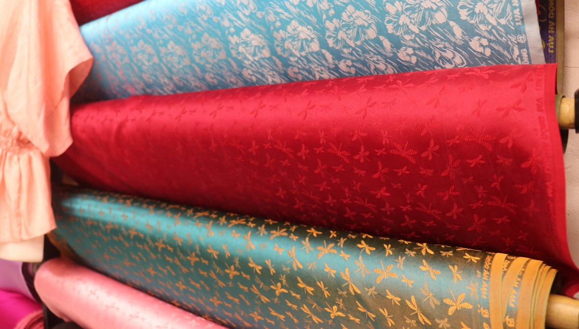 Về với xứ lụa Vạn Phúc...