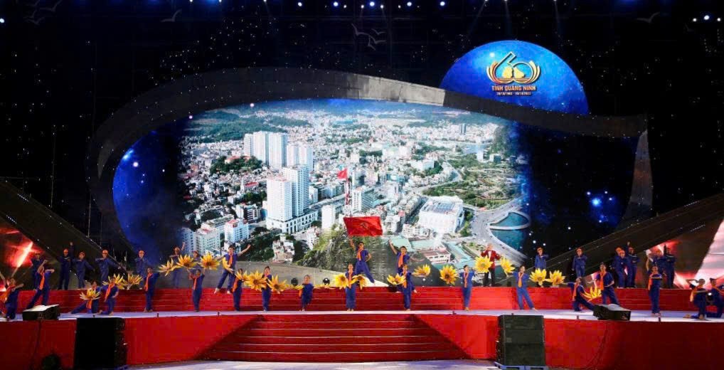 Quảng Ninh bừng sáng đêm nghệ thuật mừng Đại hội XVI