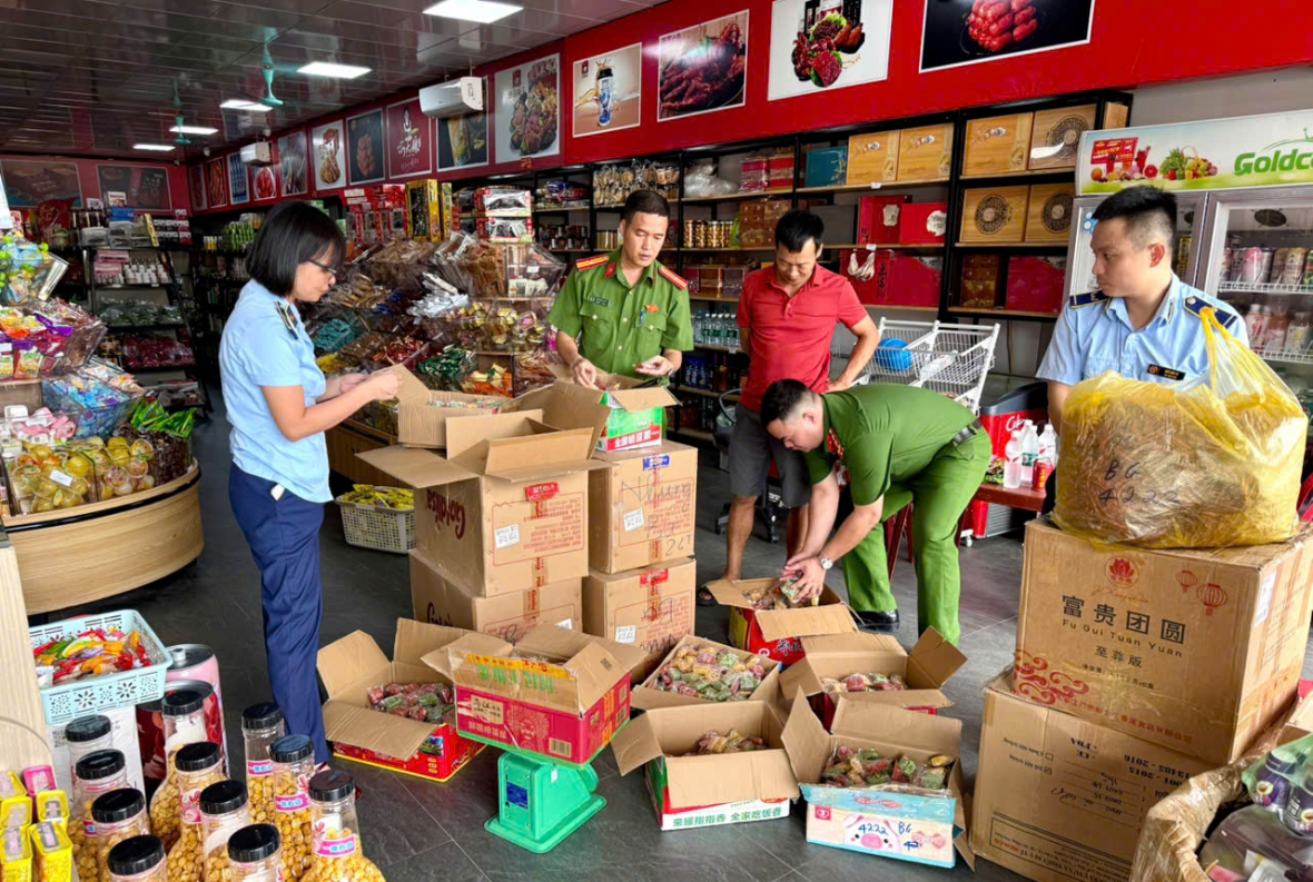 Công an tỉnh Bắc Ninh phát hiện, thu giữ hàng nghìn chiếc bánh trung thu không rõ nguồn gốc Công an tỉnh Bắc Ninh phát hiện, thu giữ hàng nghìn chiếc bánh trung thu không rõ nguồn gốc
