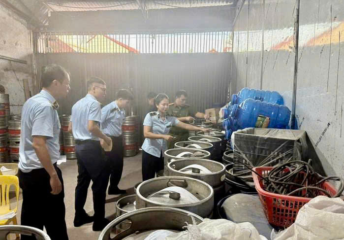 Công an vào cuộc vụ sản xuất bia hơi giả mạo nhãn hiệu ở x Hiệp Hòa Công an vào cuộc vụ sản xuất bia hơi giả mạo nhãn hiệu ở x Hiệp Hòa