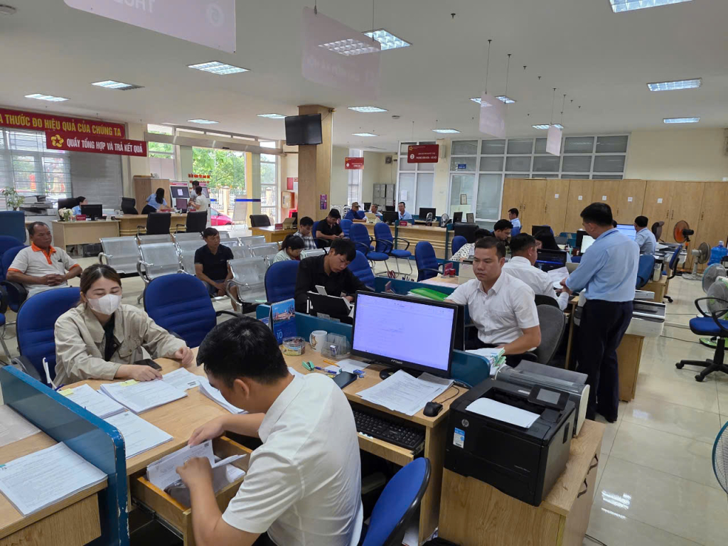 Kết luận số 195-KL/TW về tình hình, kết quả hoạt động của bộ máy hệ thống chính trị và chính quyền địa phương 2 cấp- Ảnh 1.