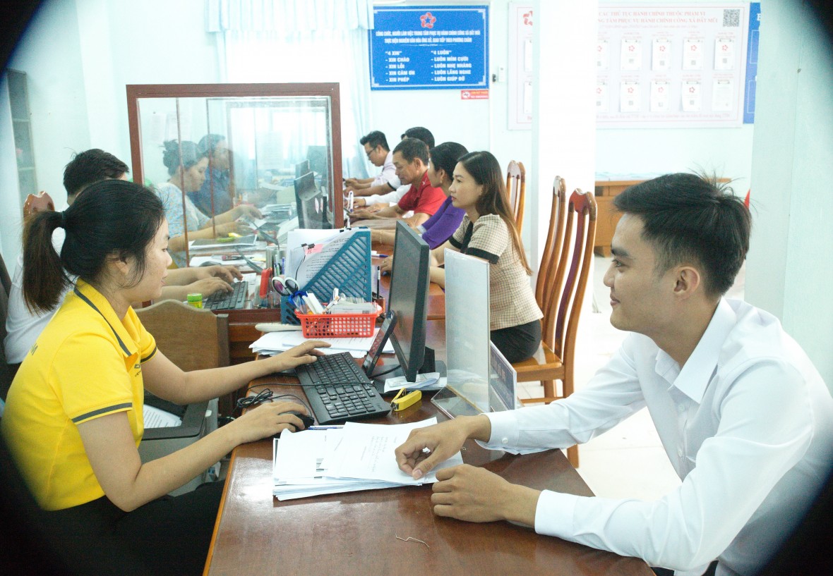 Xã Đất Mũi xây dựng chính quyền hai cấp, thúc đẩy chuyển đổi số ở cơ sở