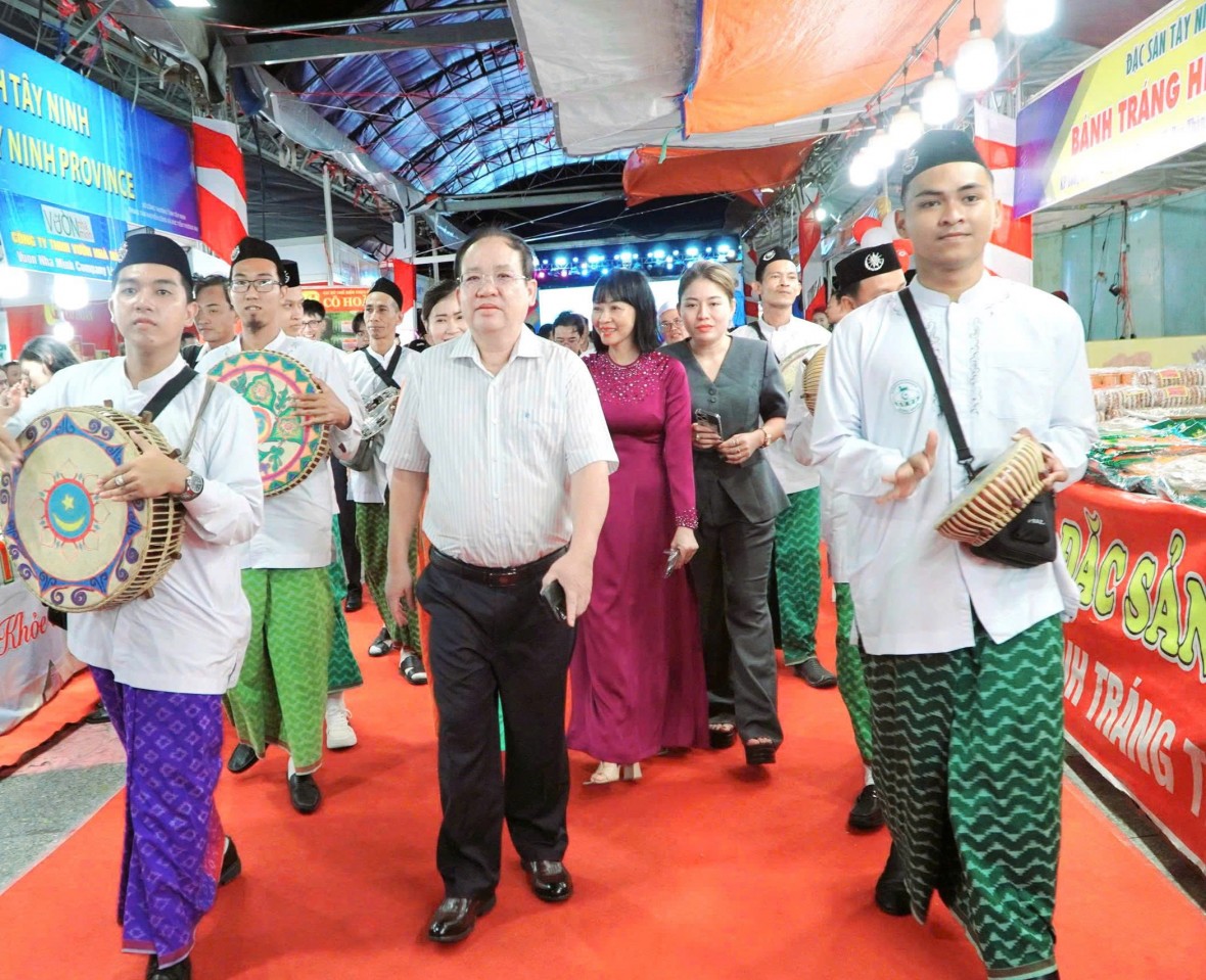 Khai mạc Ngày hội Du lịch, Ẩm thực và Hội chợ OCOP tại An Giang