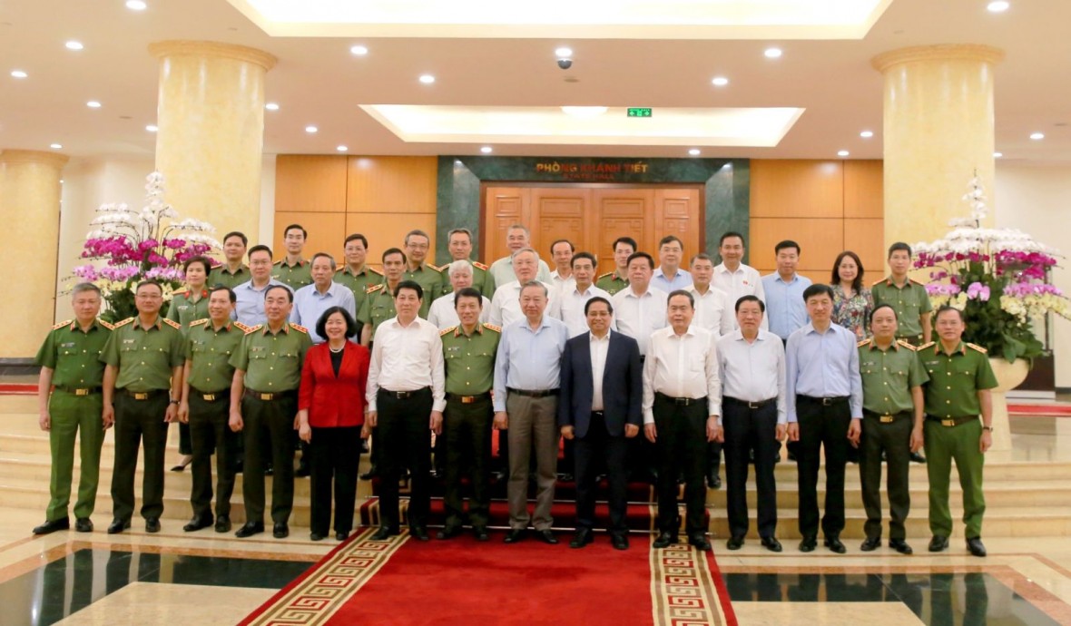 CÔNG AN NHÂN DÂN VÌ ĐẢNG, VÌ DÂN