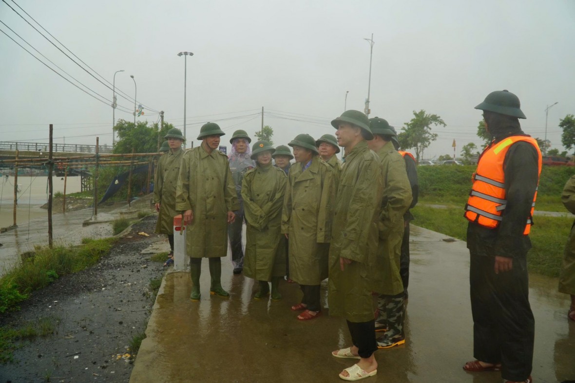 Chủ tịch UBND tỉnh Nghệ An trực tiếp kiểm tra công tác ứng phó bão số 10.