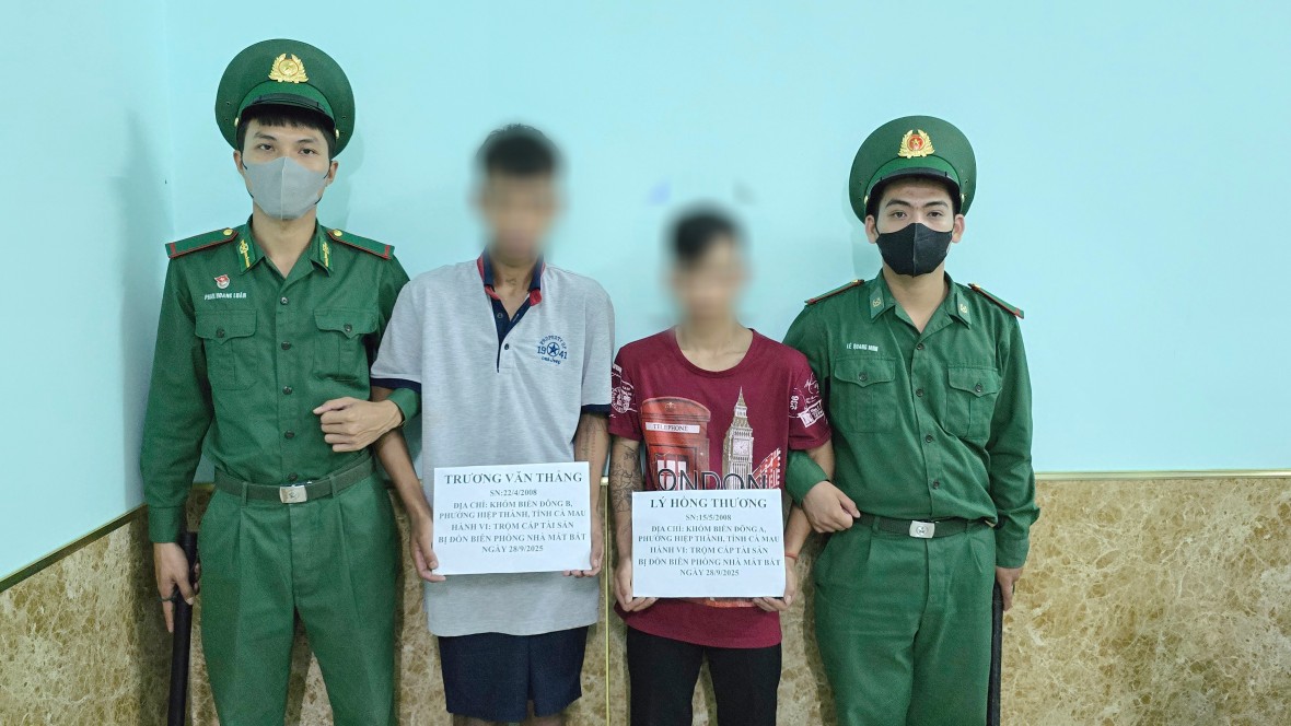 Đồn Biên phòng Nhà Mát bắt 2 đối tượng cắt trộm dây đồng của trụ điện gió ở Cà Mau