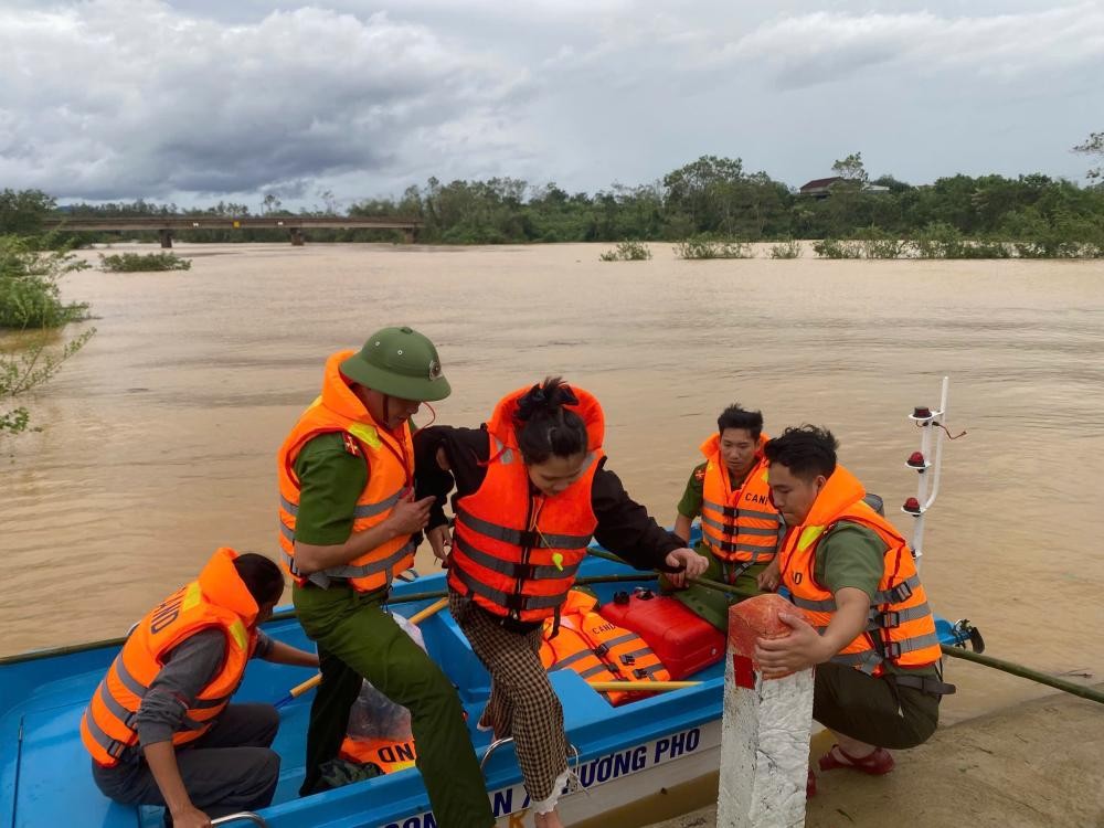 Nhân thêm hình ảnh đẹp chiến sỹ CAND - Ảnh Công an Hà Tĩnh.