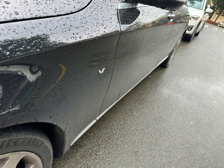 Đối tượng lạ mặt dùng vật nhọn rạch ô tô của người dân ở Đồng Nai