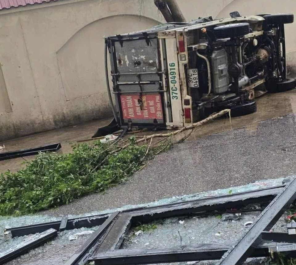 Bão số 10 làm 11 người chết, Thủ tướng chỉ đạo khẩn trương khắc phục hậu quả