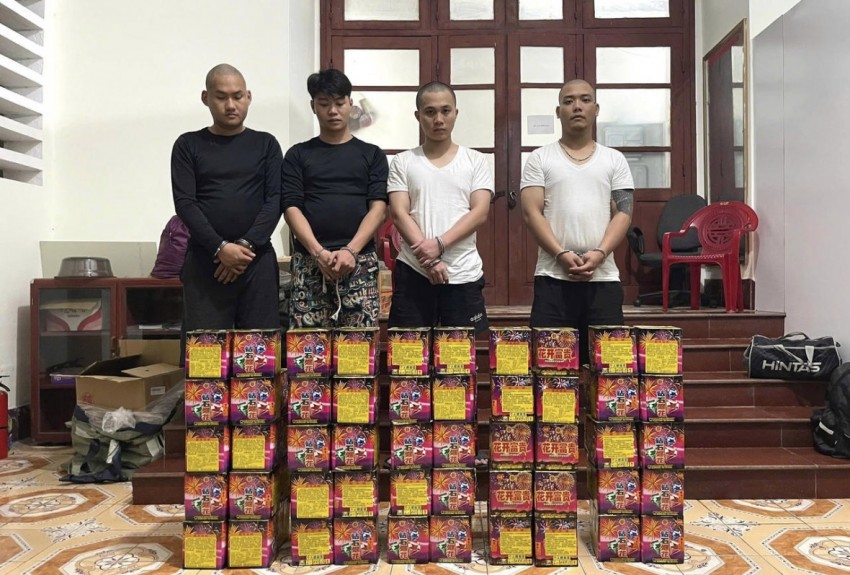 Nhóm đối tượng vận chuyển hơn 100 kg pháo nổ qua biên giới sa lưới Nhóm đối tượng vận chuyển hơn 100 kg pháo nổ qua biên giới sa lưới