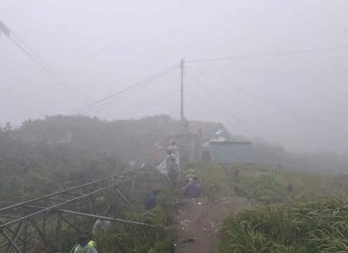 Phát hiện 2 du khách nước ngoài bị lạc tại Vườn quốc gia Hoàng Liên Phát hiện 2 du khách nước ngoài bị lạc tại Vườn quốc gia Hoàng Liên