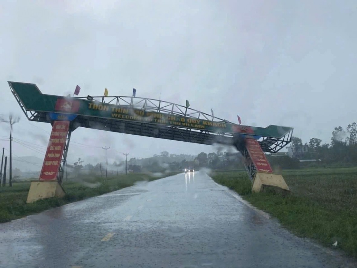 Lốc xoáy dữ dội ở Hải Phòng, Quảng Ninh: Nhiều người bị thương, nhà cửa tan hoang