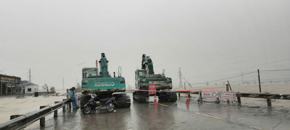 Huy động tối đa lực lượng, đảm bảo thông suốt giao thông sau bão số 10