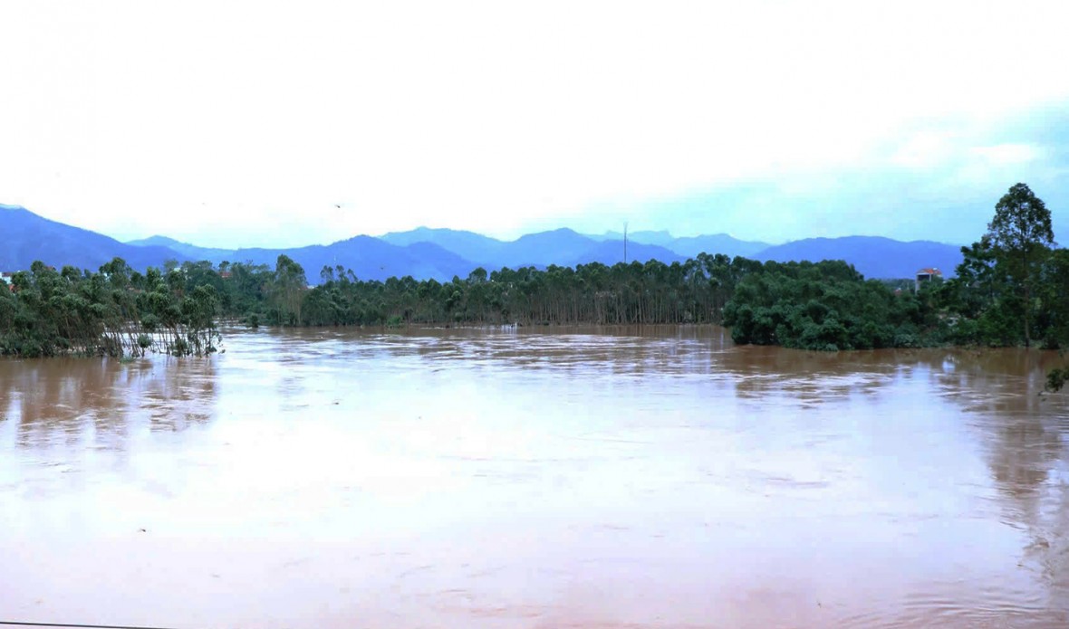 Mực nước trên sông Lục Nam đang ở mức báo động. (Ảnh: Bacninhgov.vn)