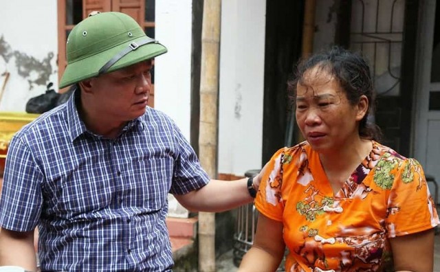 Hưng Yên: Dông lốc đã khiến 300 công trình nhà, mái tôn bị hư hại