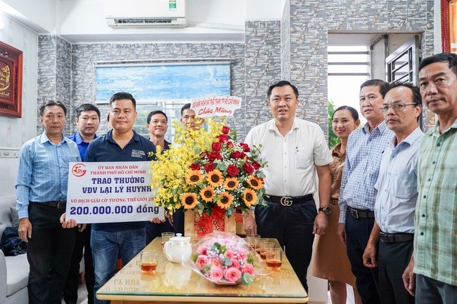 TP HCM thưởng “nóng” 300 triệu đồng cho nhà vô địch cờ tướng thế giới Lại Lý Huynh