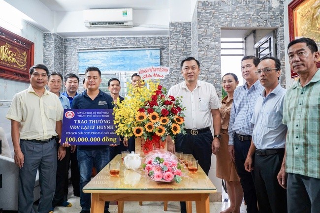 TP HCM thưởng “nóng” 300 triệu đồng cho nhà vô địch cờ tướng thế giới Lại Lý Huynh