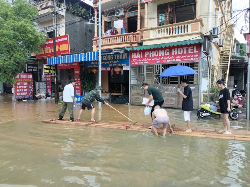 Nước sông lên nhanh, hàng trăm ngôi nhà ở Tuyên Quang ngập sâu