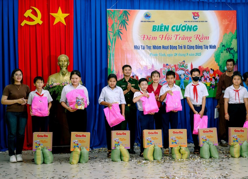 Mang Trung thu ấm áp đến với trẻ em vùng biên giới Tây Ninh