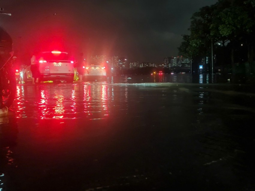 Hàng trăm phương tiện 