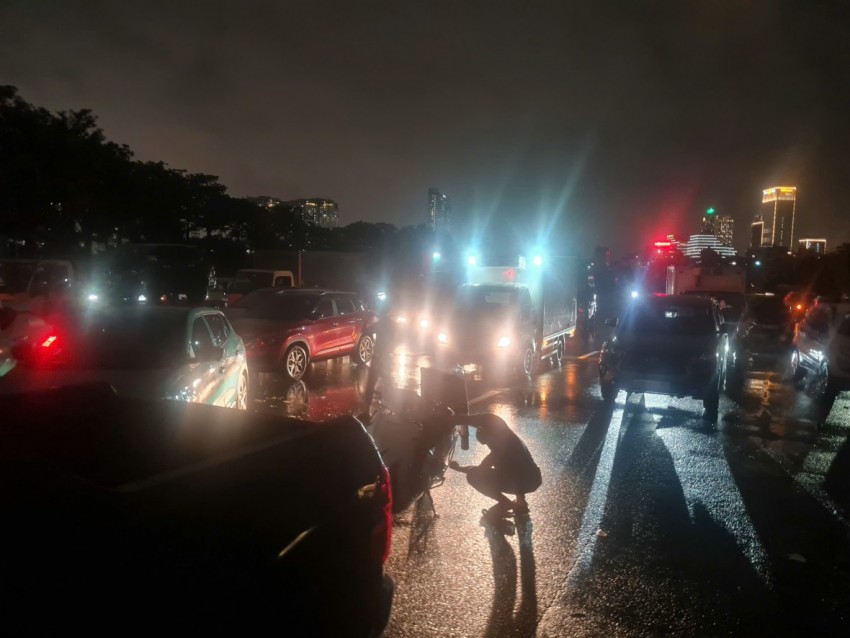 Hàng trăm phương tiện 