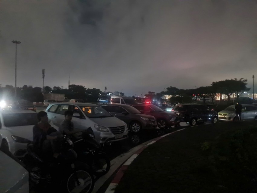 Hàng trăm phương tiện 