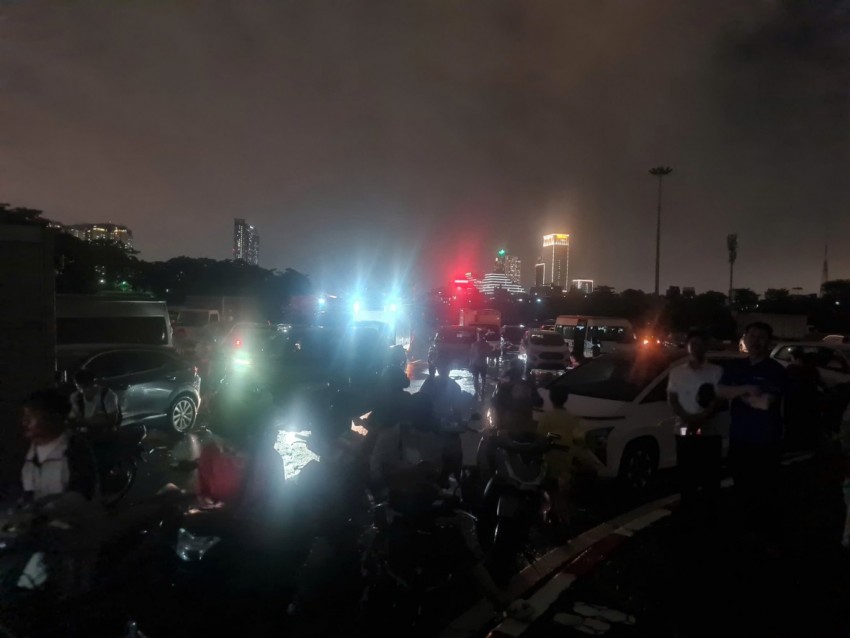 Hàng trăm phương tiện 