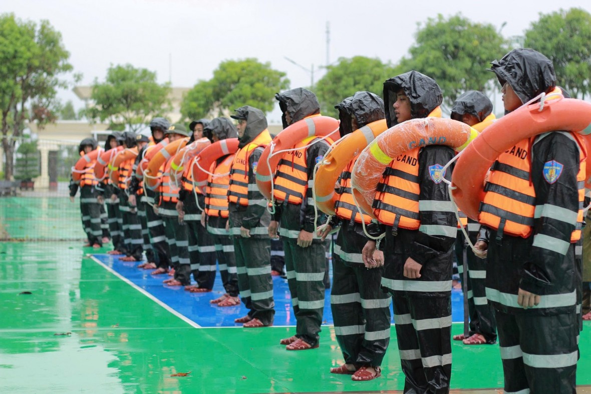 Hàng nghìn chiến sĩ Cảnh sát cơ động khắc phục hậu quả sau bão