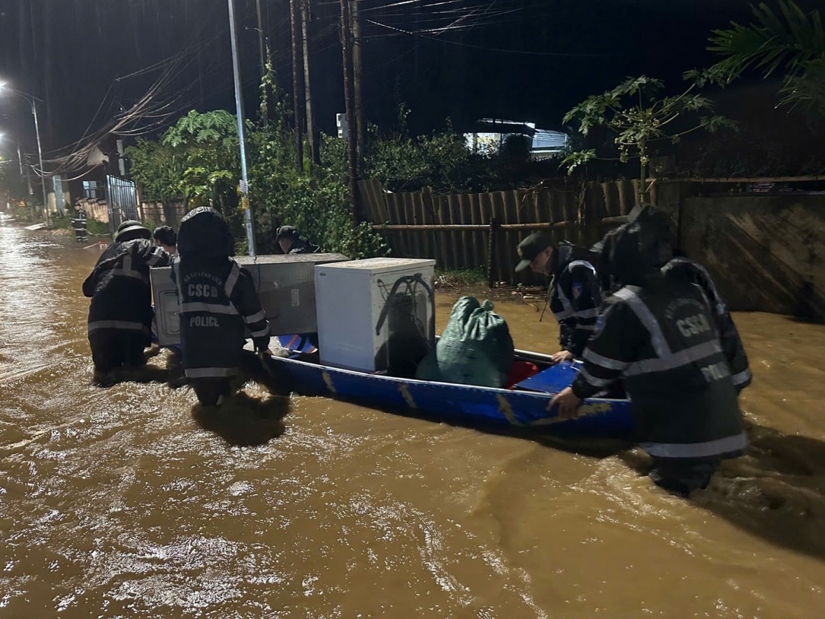 Hàng nghìn chiến sĩ Cảnh sát cơ động khắc phục hậu quả sau bão